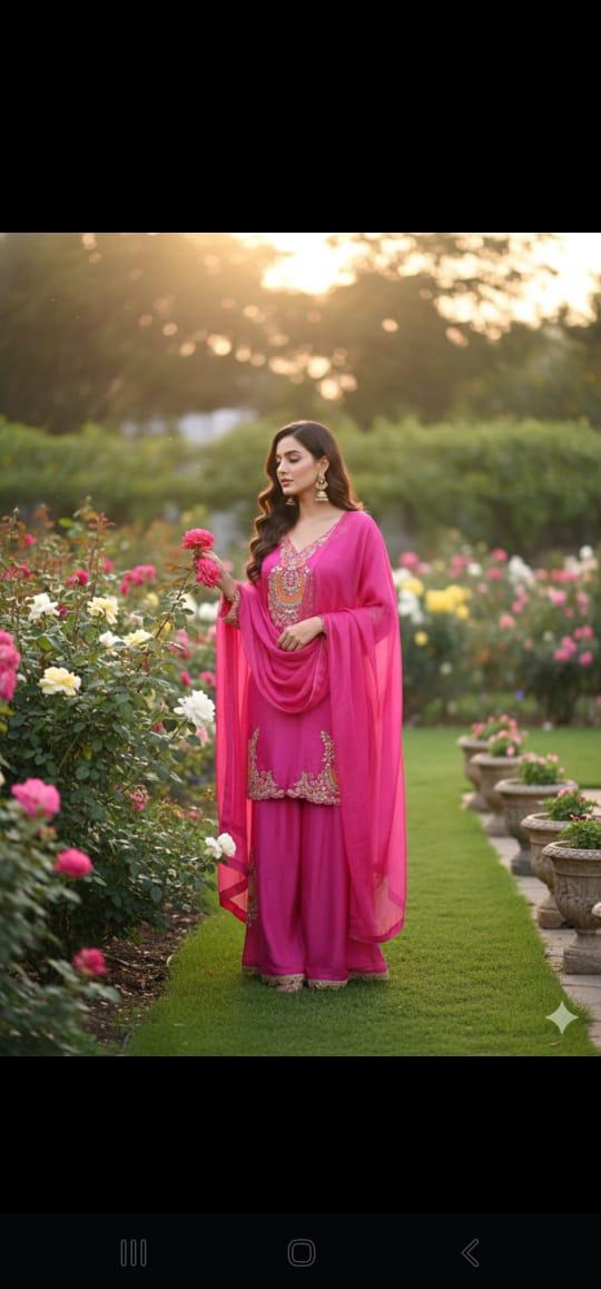 PINK SARARA SET WITH GOLDEN WORK